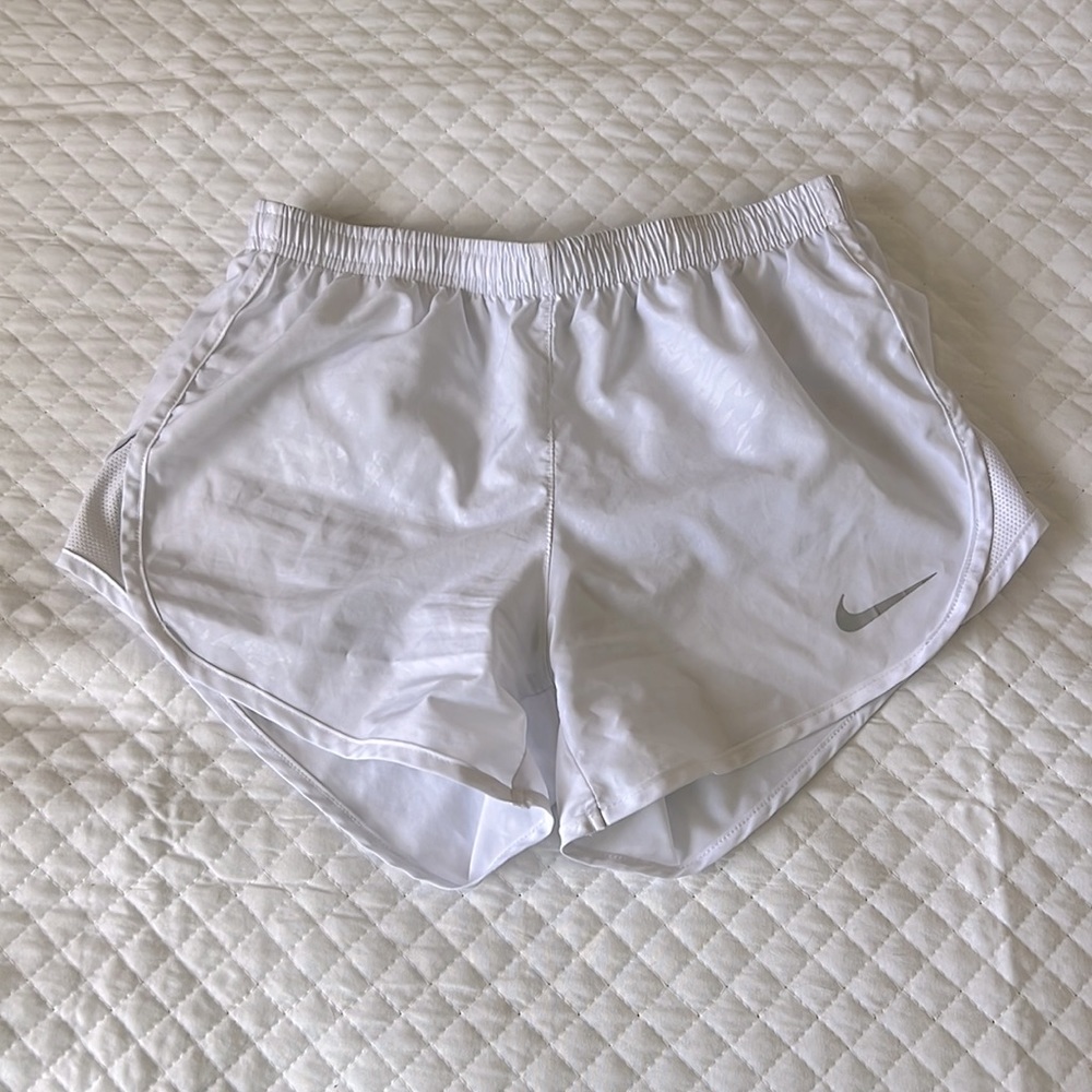 NIKE ATHLETIC SHORTS